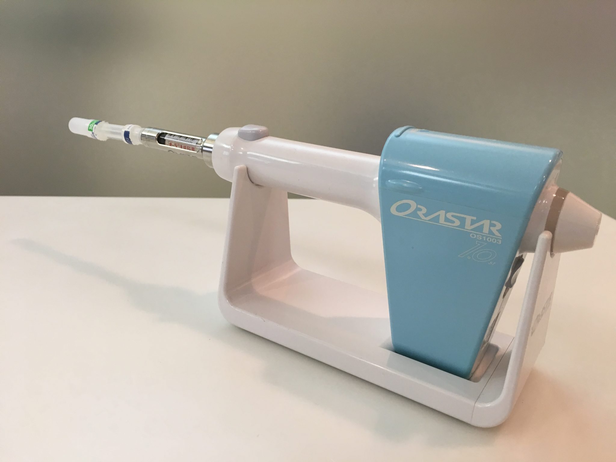 歯科麻酔用電動注射筒オーラスターの写真